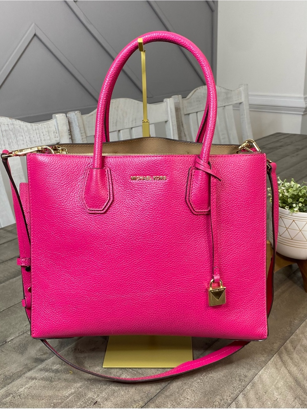 Michael Kors Mercer Medium Messenger Crossbody Bag Ultra Pink Leather